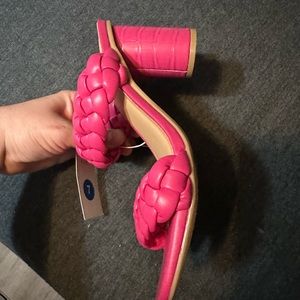 Women Size 7 pink heel NWT